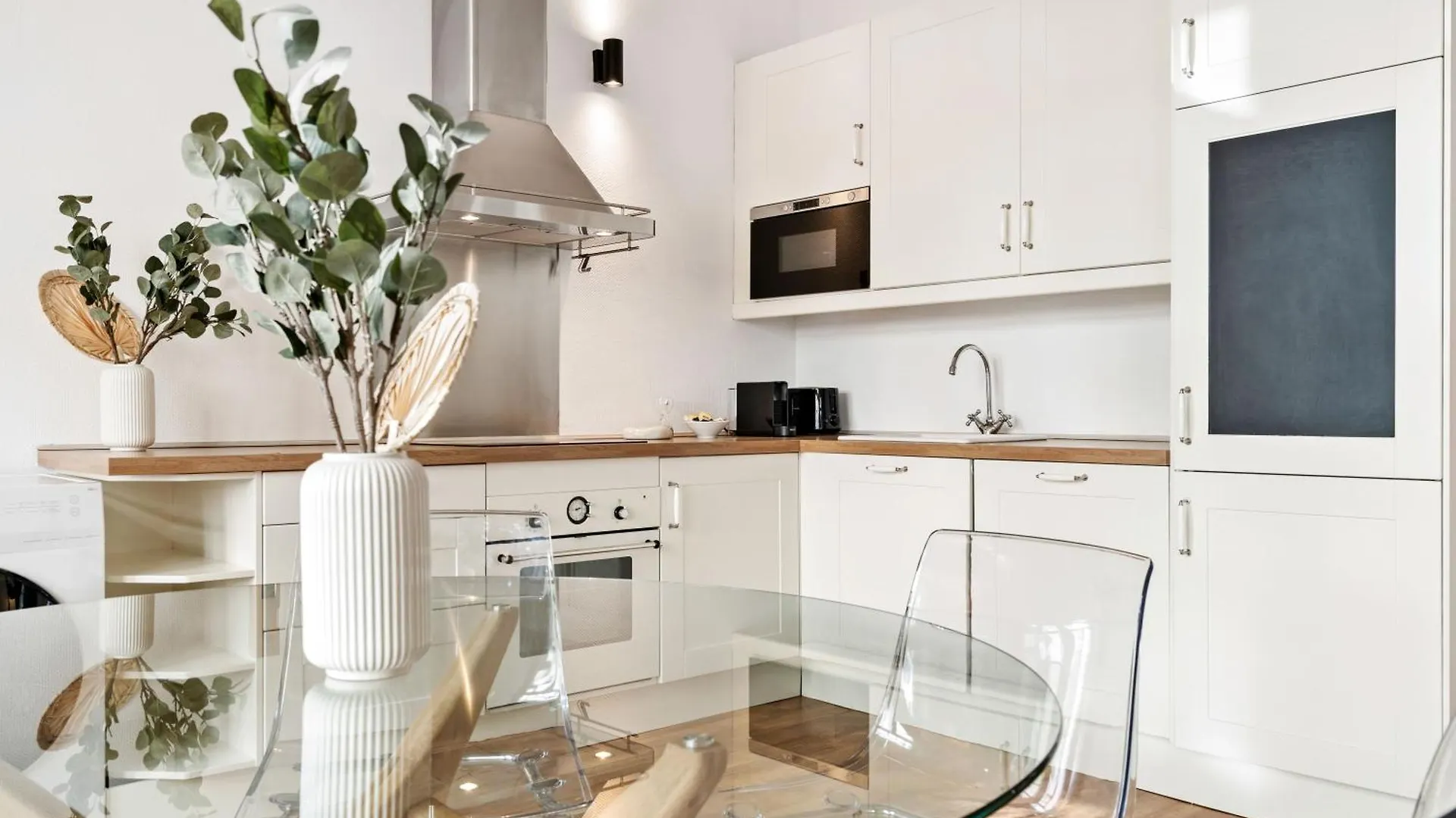Stylish 2-Bed Apartment In Gare, Near Cafes & Shop Luxembourg