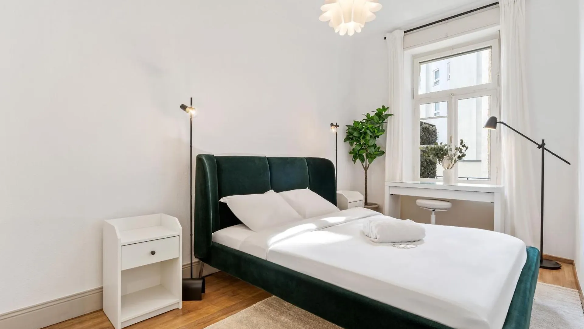 Stylish 2-Bed Apartment In Gare, Near Cafes & Shop Luxembourg