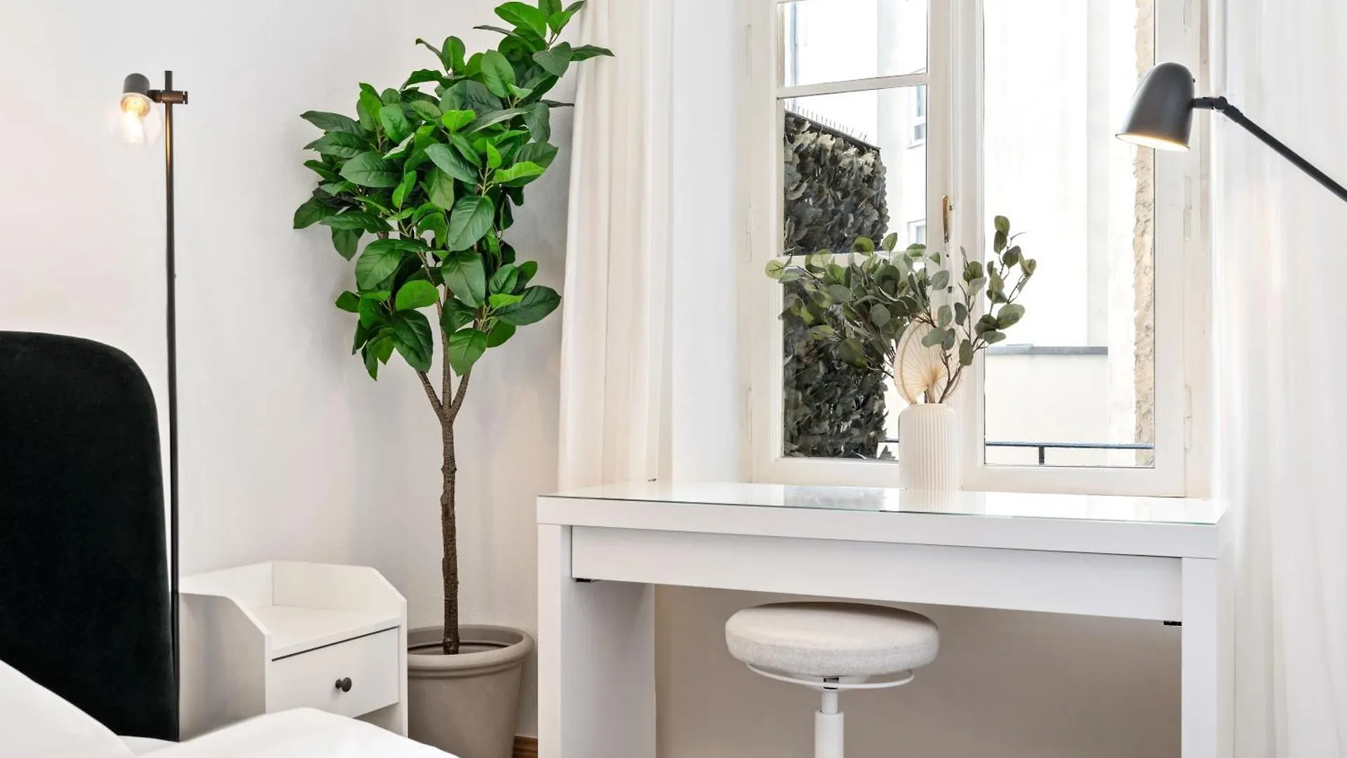 Stylish 2-Bed Apartment In Gare, Near Cafes & Shop Luxembourg