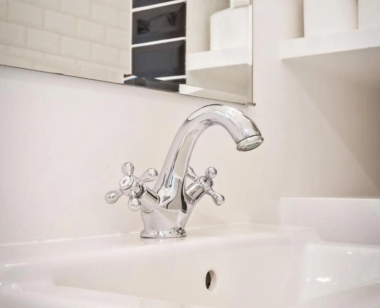 Stylish 2-Bed Apartment In Gare, Near Cafes & Shop Luxembourg 0*,  Luxembourg